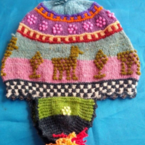 Peruvian ceremonial Andean chullo woven in sheep wool - Picture 7 of 10